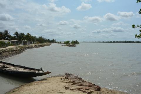 Embankment destroyed by tidal bore